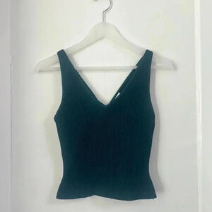 Aritzia color herbage green
Sculpt Knit Double V Tank Size S